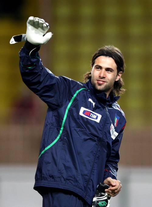 Il Genoa vuol chiudere la porta Sirigu è in vantaggio su Frey