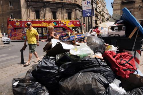 Approvato alla Camera l'odg dell'opposizione: 
"Vogliamo portare i rifiuti in tutte le regioni"
