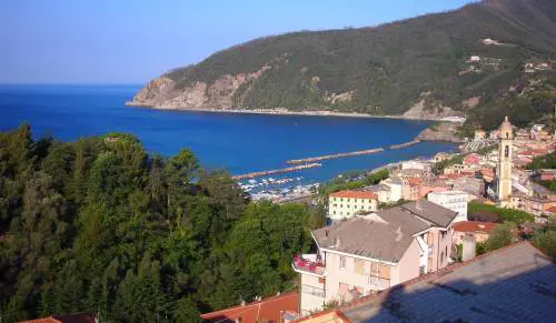 Moneglia, il posteggio non si trova nemmeno a pagarlo