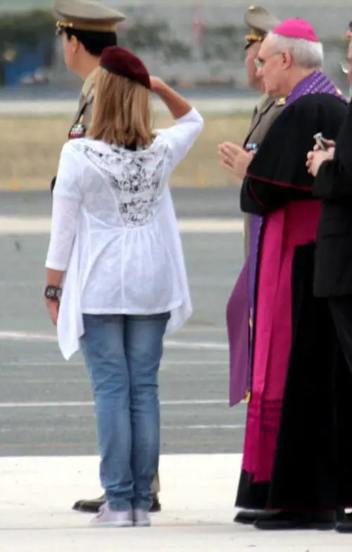 Parà morto in Afghanistan 
Quella madre sull’attenti  
onora suo figlio e l'Italia 