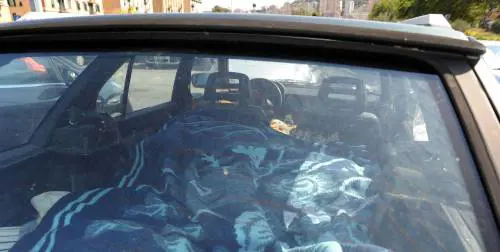 Vecchie auto come monolocali per le ferie