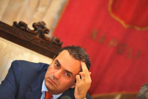 Bufera a Napoli sul giustizialista De Magistris:  
E' già stato condannato un suo assessore
