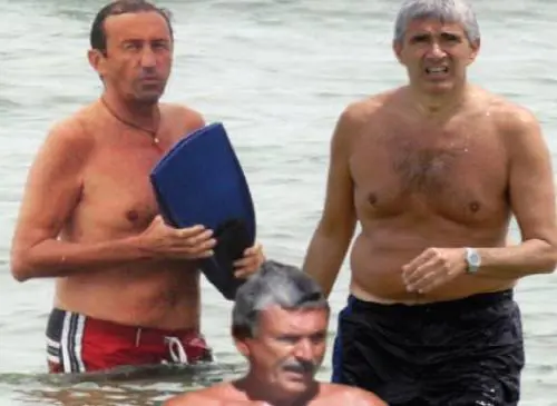 Ferie dei parlamentari?  
Ma sì, lasciateli al mare