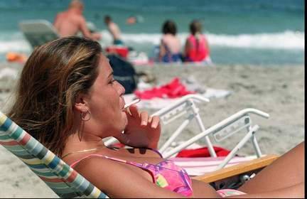 Vietato fumare in spiaggia 
A Bibione è già realta 
Sei favorevole? Dì la tua