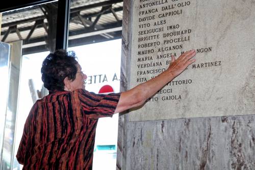 Trentun anni dopo Bologna ricorda la strage 
Il monito del Colle: "No a rigurgiti di violenza"