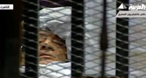 Non c’è alcuna pietà  
per i potenti che cadono