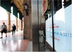 Centro chiuso per ferie. Il Comune: «Basta»