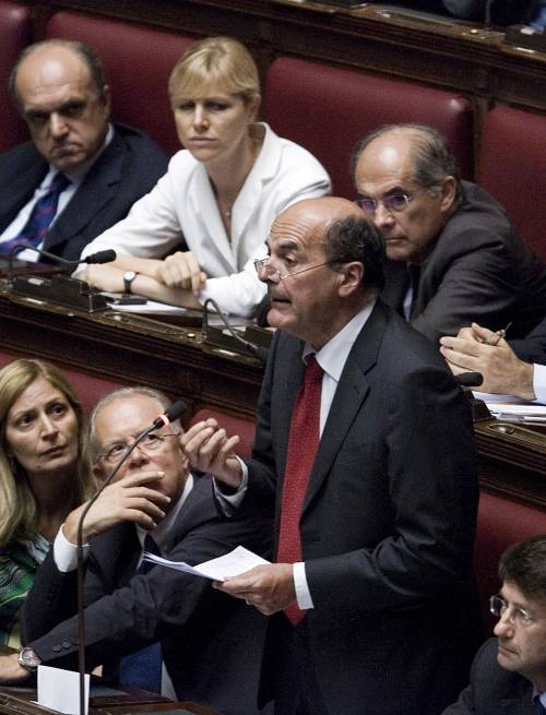Bersani soffia sulla crisi 
ma tace sulle inchieste: 
"Tremonti dica chi paga"