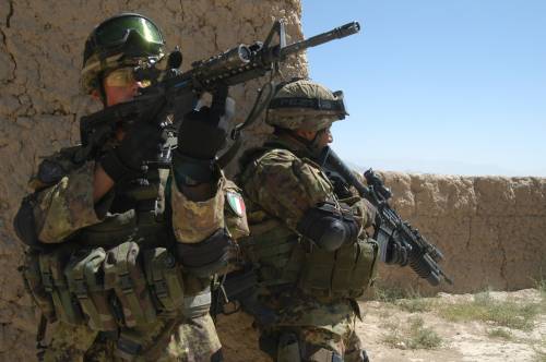 Paura in Afghanistan: agguato a Bala Balouk 
Un ordigno rudimentale ferisce 4 parà italiani