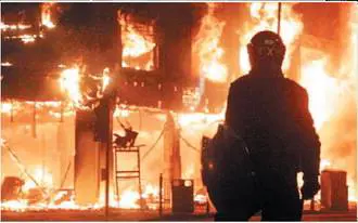 Notte di rivolta, in crisi la Londra multietnica