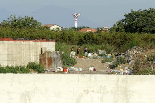 Quel muro che protegge le imprese dai rom