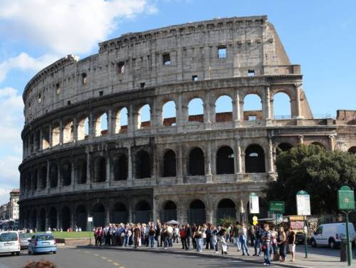 Sgominato a Roma il racket dei gladiatori 
Controllavano i monumenti della Capitale