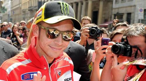 Londra, Valentino Rossi 
questa volta va fuori giri: 
"Io sto con i contestatori"