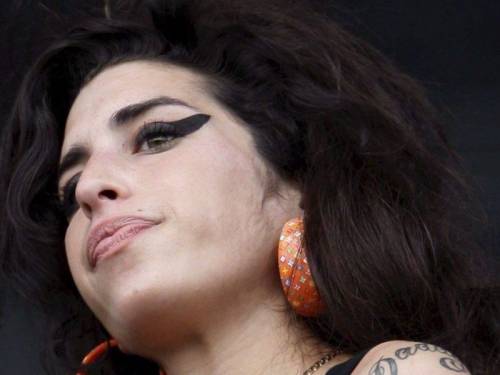 Amy Winehouse scala 
anche la hit italiana: 
prima al posto di Vasco