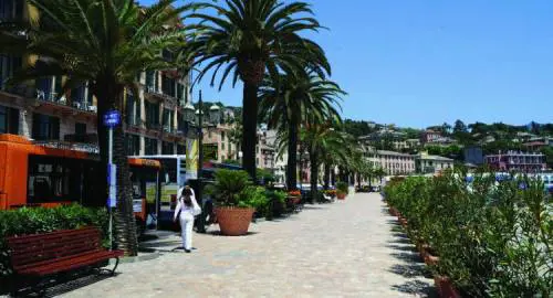 Santa, lopposizione «caccia» i turisti