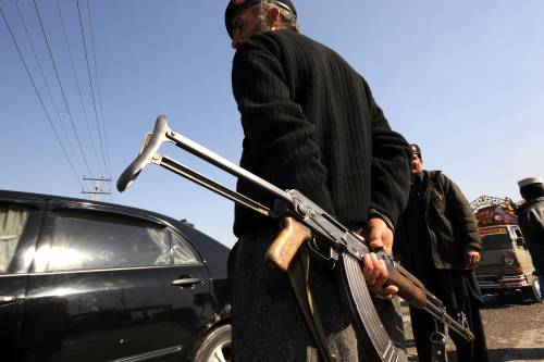 Kabul, attacco alla residenza del governatore 
Nel blitz sono morte sedici persone, 29 i feriti