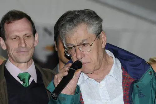 Il Senatur cala l'asso per rilanciare l'economia: 
"Pronto progetto per raddoppiare gli stipendi"