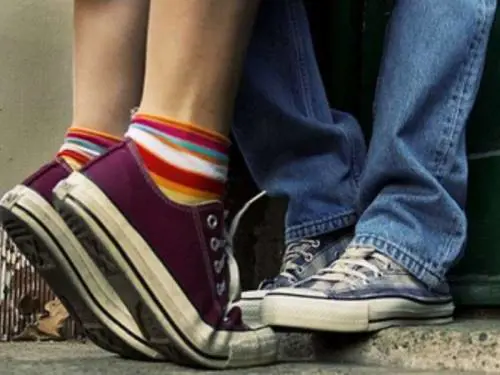 La "prima volta"? Al mare 
Ma in Italia cresce l'allerta 
per i rapporti non protetti