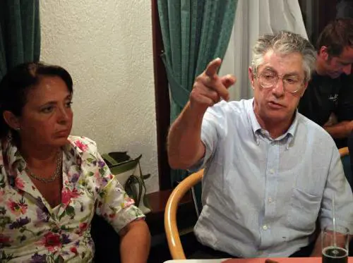 Il Senatùr attacca Brunetta durante un comizio 
Da zoppo a nano gli insulti dell’Umberto furioso