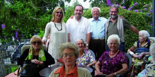 Quel profumo buono delle case di riposo che fa rivivere la politica