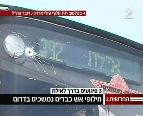 Israele, attaccati due autobus a Eilat 
La risposta: raid aerei contro Gaza