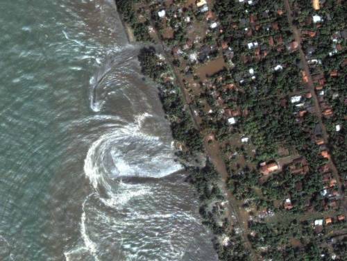 Un sisma di magnitudo 6,8 scuote Fukushima 
Illesa la centrale e rientra l'allerta tsunami