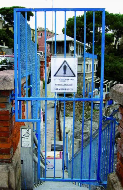 «Il Comune lascia  andare in rovina i bagni di Quinto»