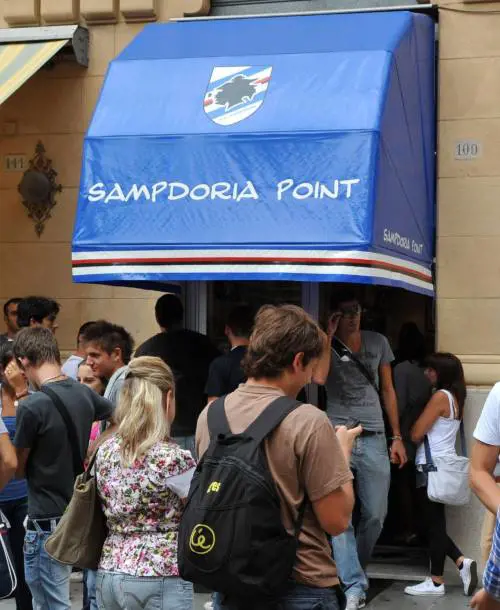 I biglietti «scontati» per la prima costano 7 euro in più