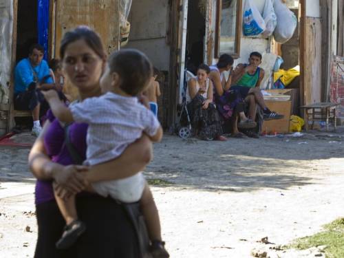 La proposta slovacca: 
"I poveri sono troppi 
Sterilizziamo le rom" 