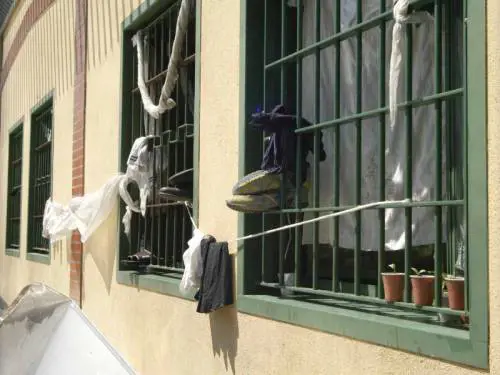 Notte di tensione a Torino: rivolta nel Cie 
E i No Tav lanciano pietre contro la polizia 