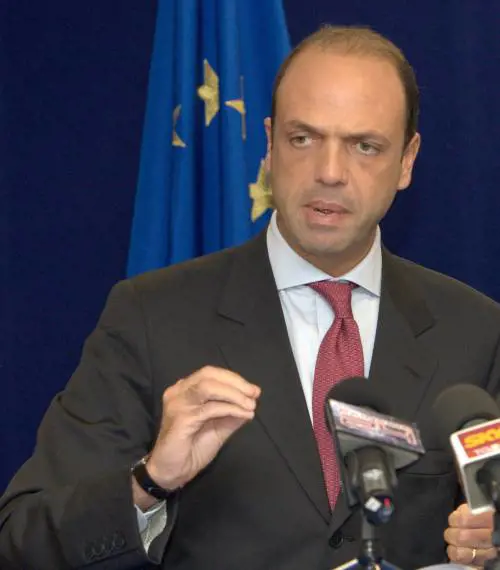 I frondisti Pdl sono in pressing e Alfano media