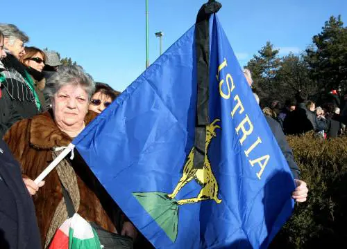 Porte in faccia ai profughi. A quelli veri