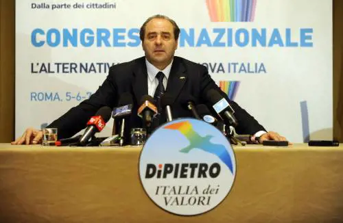 Giravolta di Tonino: 
l’opposizione dura  
adesso è contro il Pd
