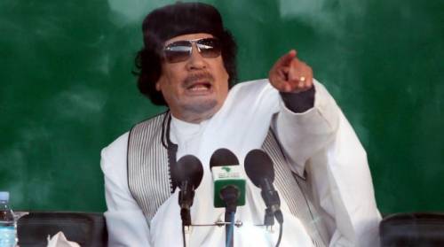 L'ipocrisia dei pacifisti: 
urla su Saddam 
e silenzio su Gheddafi