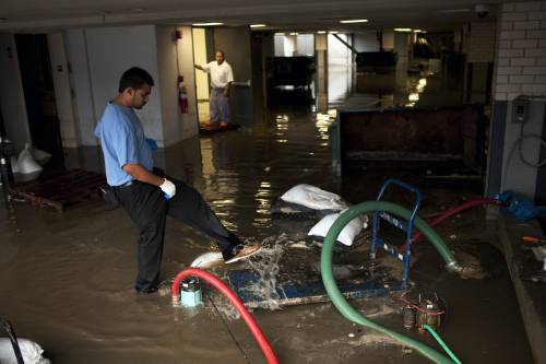 L'uragano flop: Irene, declassato, fa pochi danni  
Era solo una tempesta in un bicchier d’acqua