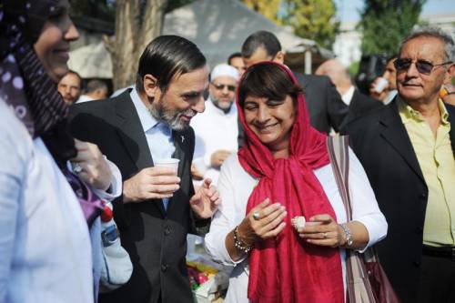 La vice di Pisapia va al Ramadan con il velo: 
"Una bella pluralità, servono più moschee"