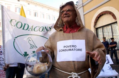 Inflazione, Codacons: stangata da 874 euro per famiglia di tre persone