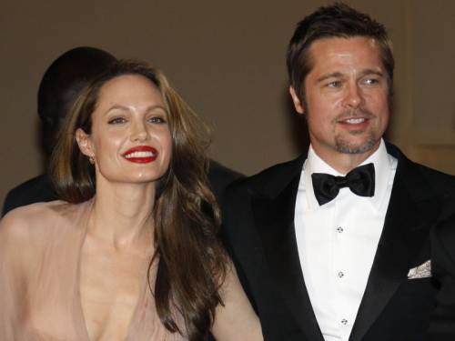 Angelina Jolie mette alla porta Brad Pitt? 
L'attrice gelosa dell'assistente del marito