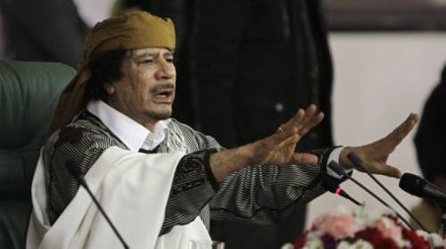 Libia, una road map per le elezioni nel 2013 
E il raìs minaccia una "guerriglia estenuante"