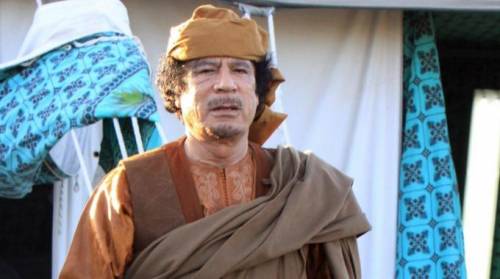 Libia, i ribelli espugnano anche Bani Walid 
Falliti i negoziati per la resa, il raìs non si trova