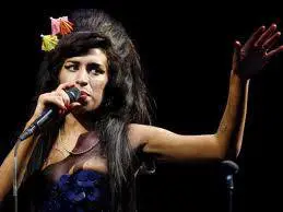 Amy Winehouse, un patrimonio di 3,2 milioni 
Ma spendeva tanto per sè e per i suoi amici