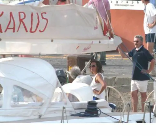 D’Alema ammaina le vele: addio Ikarus 
Ha preso una tenuta agricola per fare vino