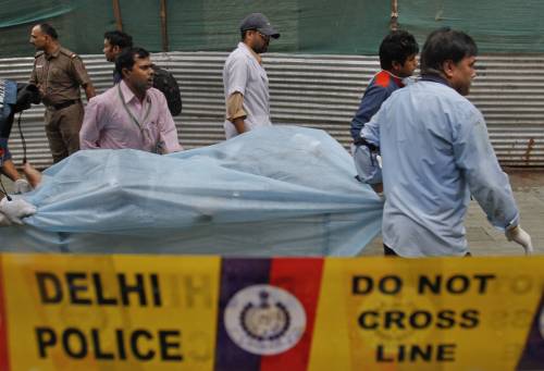 India, scoppia una bomba 
davanti all'Alta Corte 
Almeno 11 morti, 62 feriti