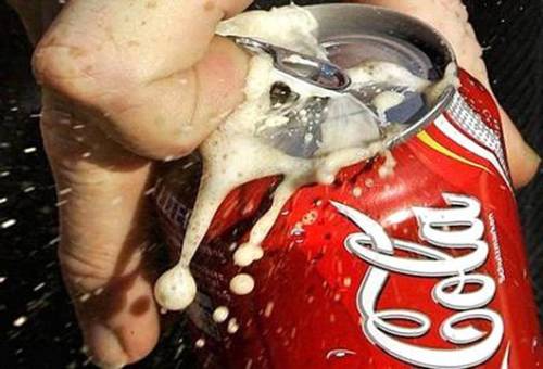 Francia, tassa sulle bibite 
La Coca Cola si arrabbia 
"Stop agli investimenti"