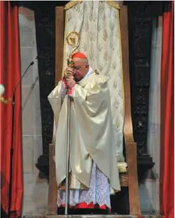 Banchieri, vip e majorette per il saluto al cardinale che lascia dopo nove anni