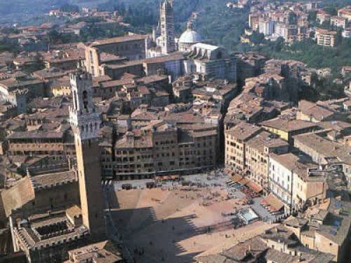 Siena, tour operator canadese cerca guida: 
"Che sia omosessuale, come i nostri clienti"