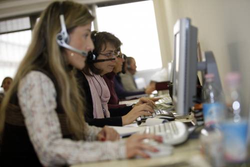 Perde la voce al call center: cinque a giudizio