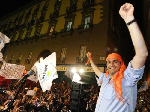 Giggino ultrà va a Manchester con il Napoli 
Ira del Pdl: "Ha annullato due sedute sui rifiuti"