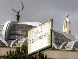 Gli islamici dettano la linea alla giunta Pisapia: 
moschee di quartiere e permessi per pregare