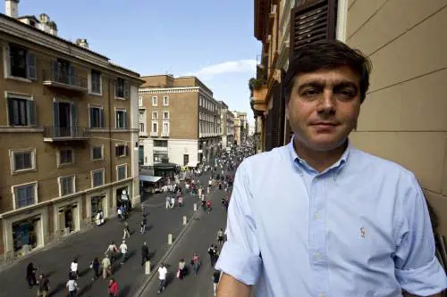 Ecco la telefonata del Cav a Lavitola: 
cose che non esistono, vi scagionerò